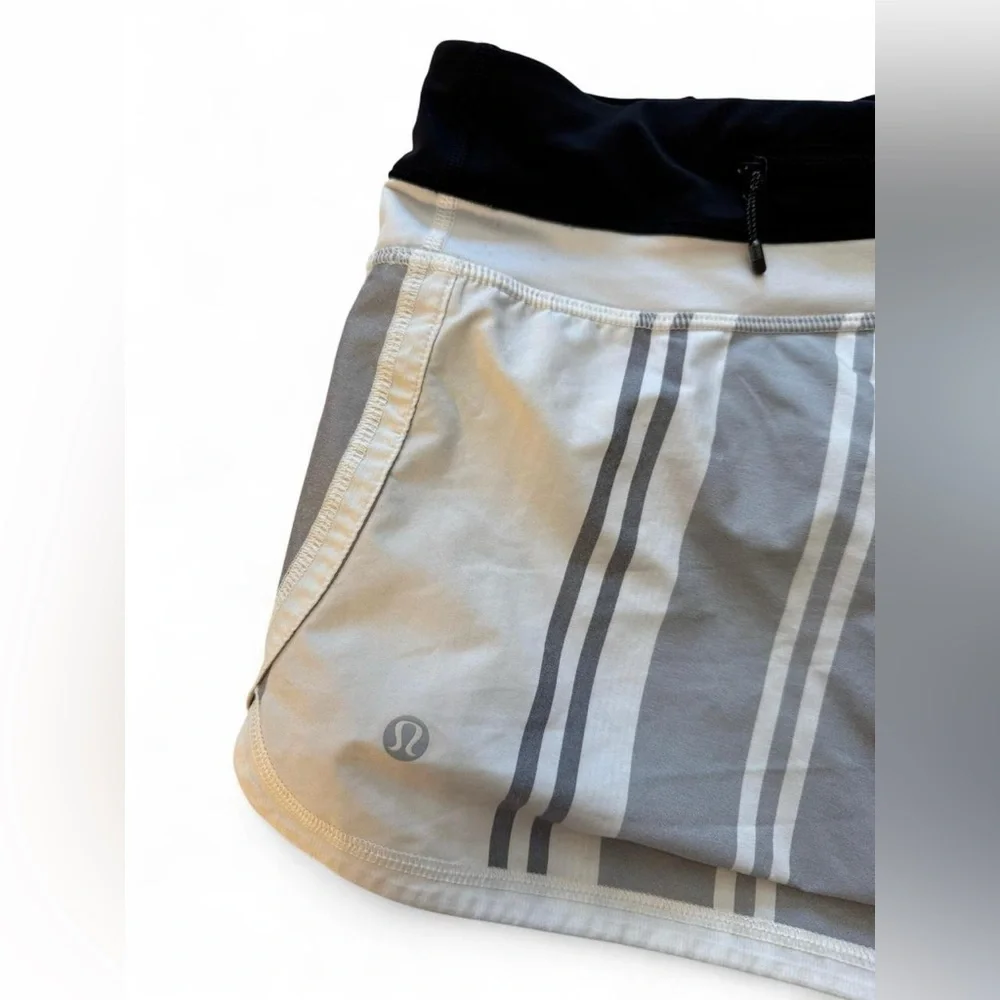 Lululemon Groovy Run Short - Stripe Nimbus Vertical / Black - est Size 4